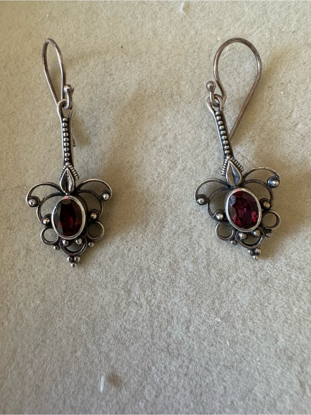 Vintage Sterling Silver Garnet drop Earrings
925